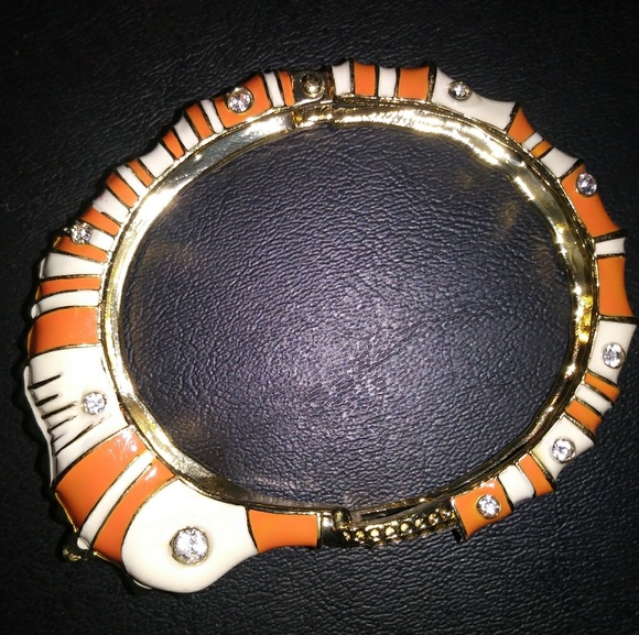 Jewelry - 😨VERY CRAZY SALE!!!😨Enamel Bangle Sea Horse